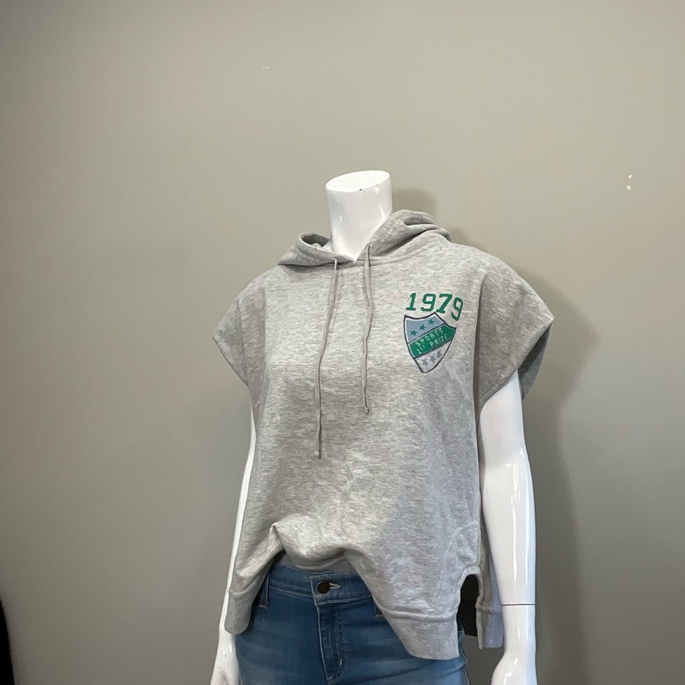 Daily Practice Anthropologie Team Spirit Sleeveless Hoodie Sweatshirt 1979 Crest
